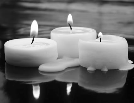 Persona dando una conferencia a personas